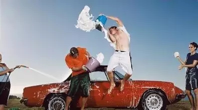 溫度高了，怎么解決汽車在太陽下長期暴曬？