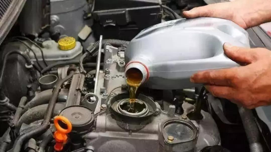 全合成機(jī)油和半合成哪個(gè)更好？