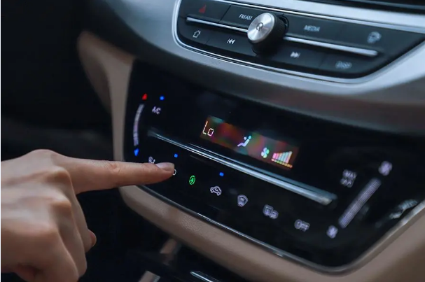 用車百科｜夏天車內(nèi)開空調(diào)的五個(gè)誤區(qū)，你中了幾個(gè)？