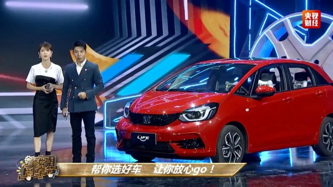 央視直播，名嘴主持竟現(xiàn)場“帶貨”？！